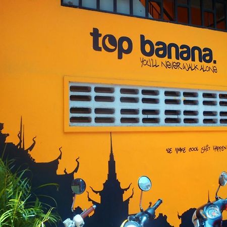 Top Banana Guesthouse & Rooftop Bar Phnom Penh Bagian luar foto
