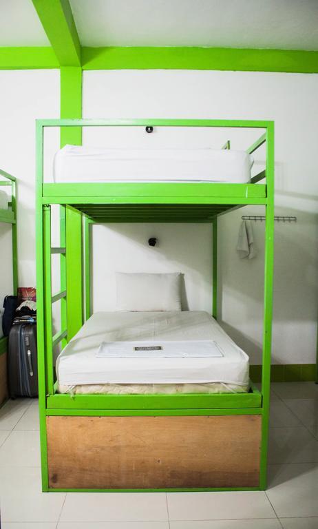 Top Banana Guesthouse & Rooftop Bar Phnom Penh Bagian luar foto