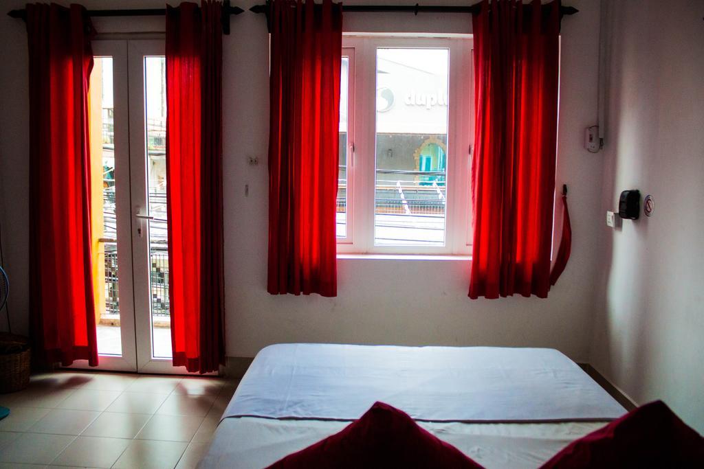 Top Banana Guesthouse & Rooftop Bar Phnom Penh Bagian luar foto