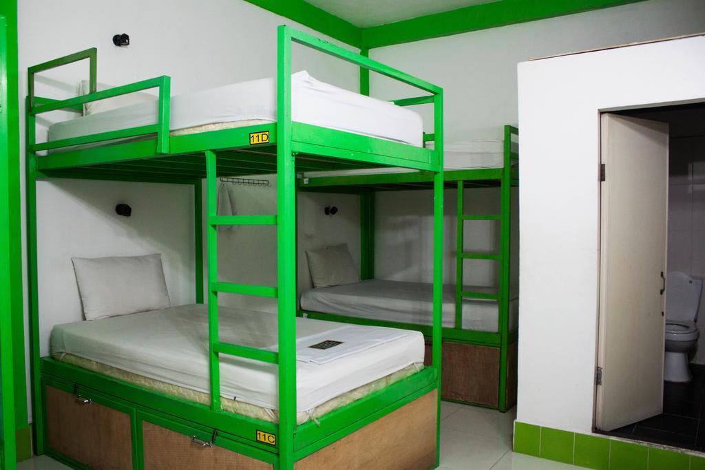 Top Banana Guesthouse & Rooftop Bar Phnom Penh Bagian luar foto