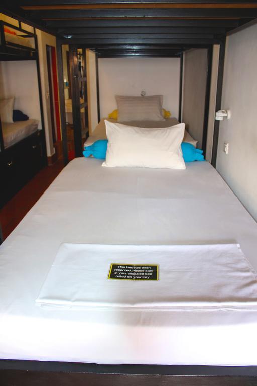 Top Banana Guesthouse & Rooftop Bar Phnom Penh Bagian luar foto