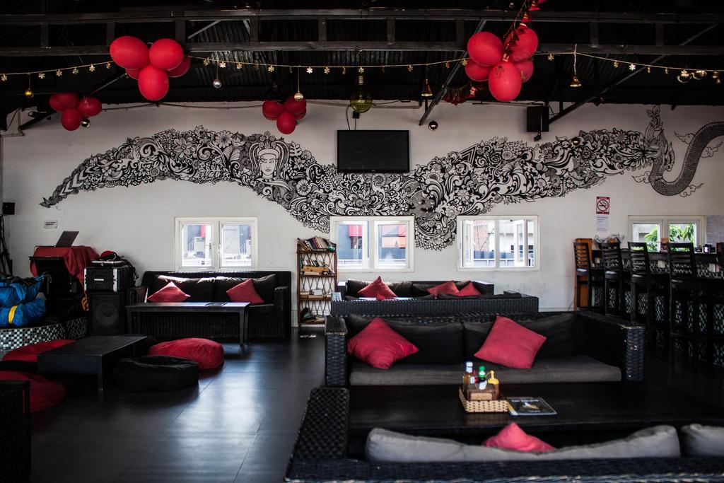 Top Banana Guesthouse & Rooftop Bar Phnom Penh Bagian luar foto
