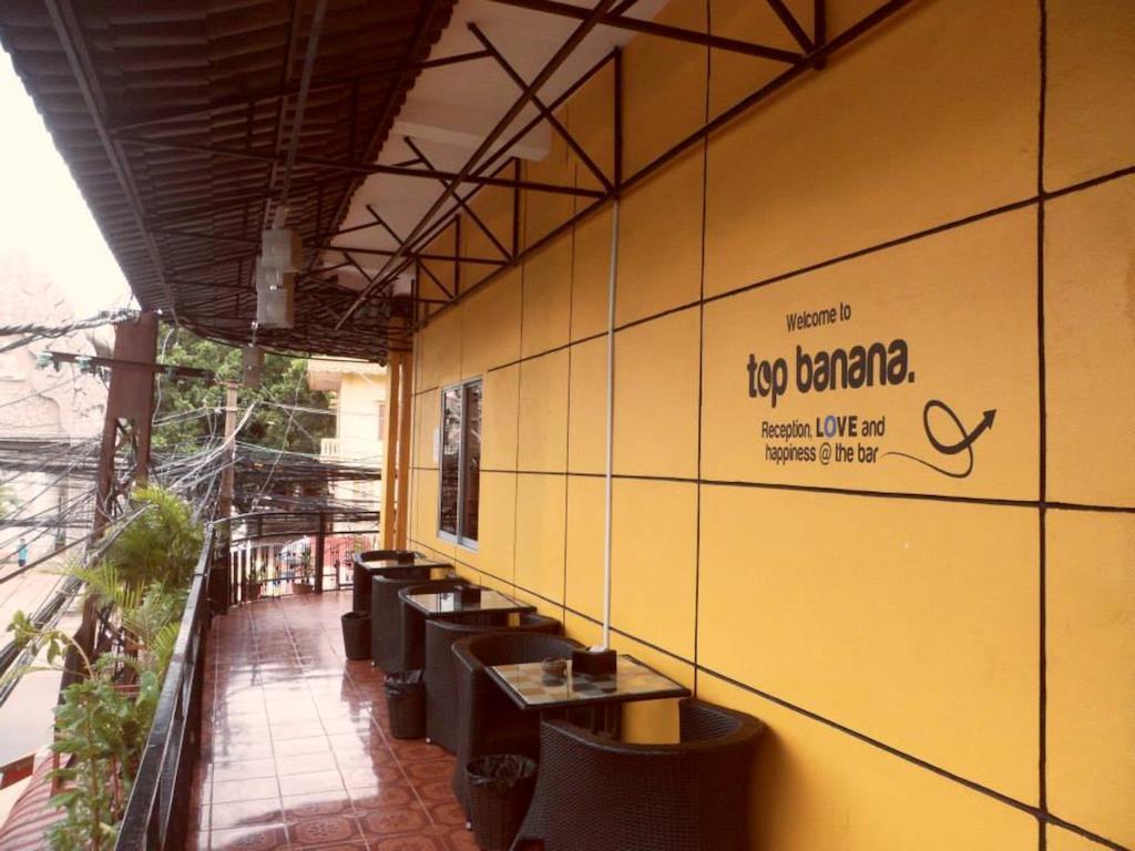 Top Banana Guesthouse & Rooftop Bar Phnom Penh Bagian luar foto